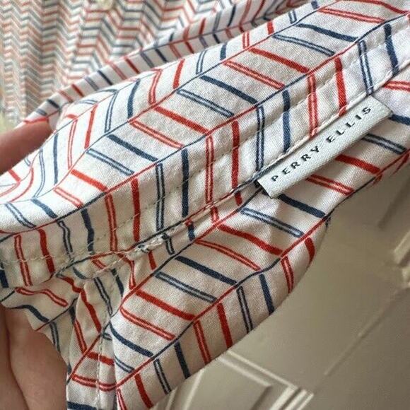 Perry Ellis Shirt Mens Red White Blue Zigzag Slim Fit Button Up Short Sleeve - Picture 4 of 6